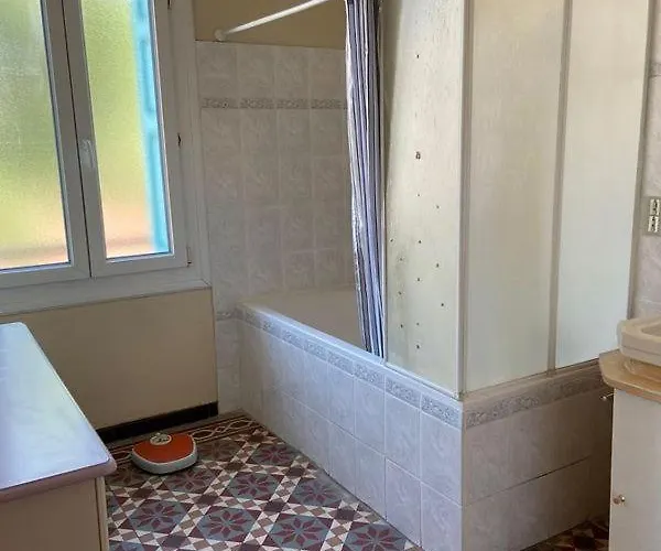 Maison De Village En Roussillon Proche